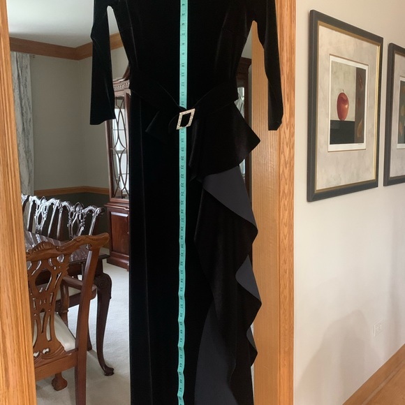 Floor length Black velvet dress - Picture 3 of 12